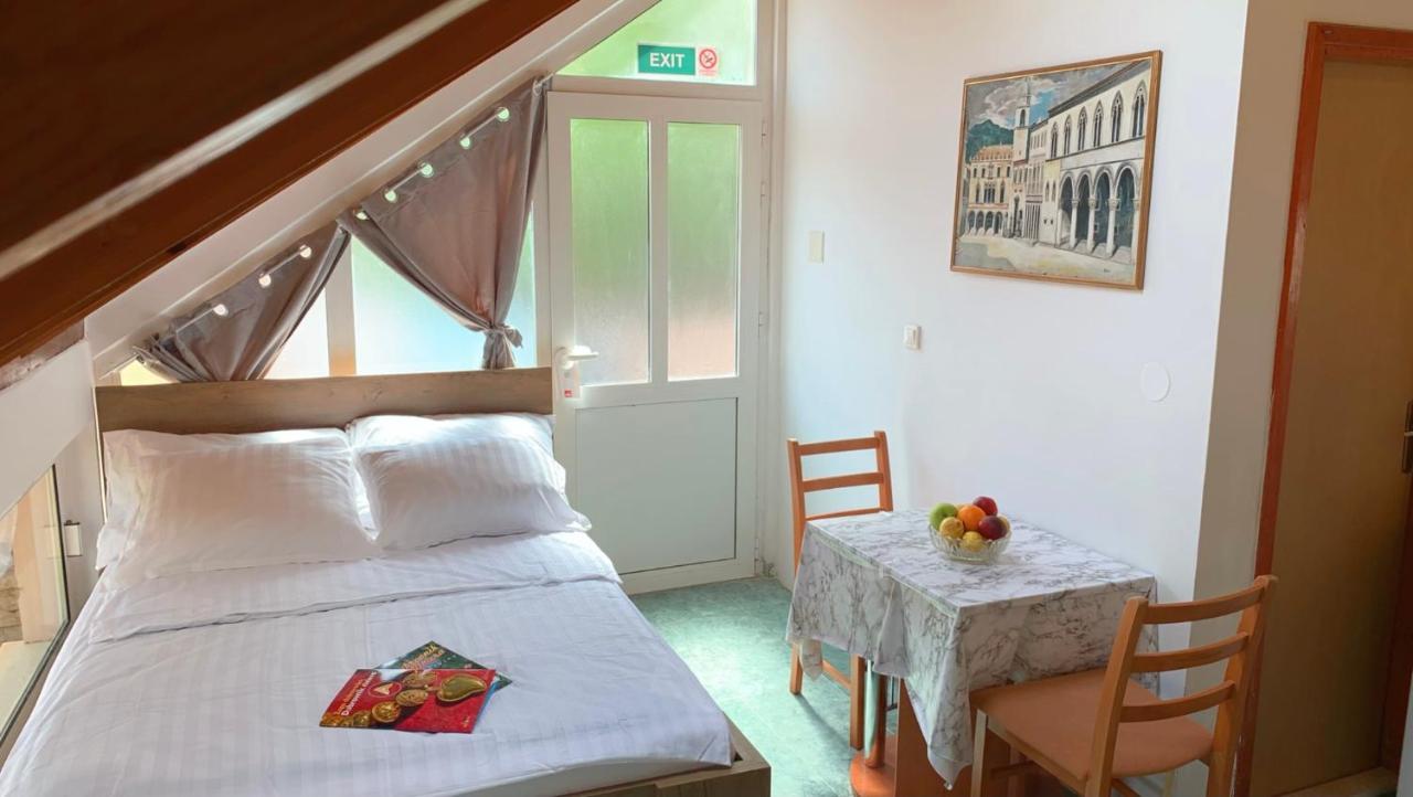 Laura Studio Apartman Mlini Eksteriør billede